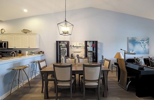 Sarasota Condo | Well-appointed lakefront condo | Heritage Oaks County Club - Bellevue