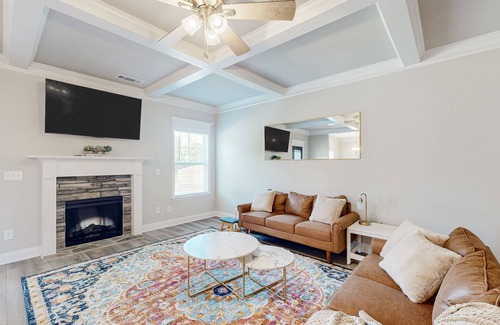 Harlem House | Well-appointed retreat with an expansive yard, foosball table, & soaking tub