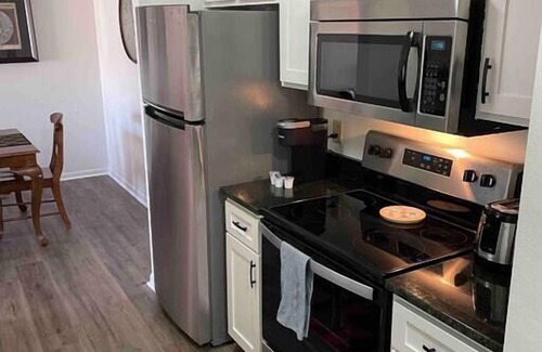 Oshkosh Apartment | Well Equipped 2BD/2BA Residence Near Downtown