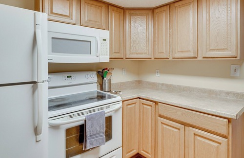 Hickory Condo | Well-Equipped Lake Hickory Condo: Community Dock!