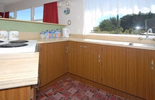 Hokio Beach House | Well-equipped, spacious classic kiwi bach across from beach