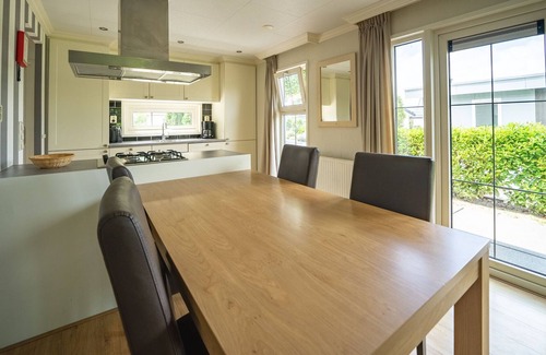 Dordtse Biesbosch Ski Chalet | Well-kept chalet not far from the Biesbosch