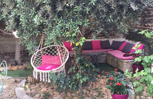 Vauvert Bed & Breakfast | Well-kept gite in Petite Camargue with in-house swimming pool