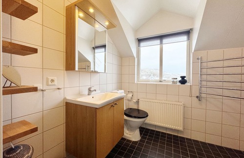 Skaerhamn House | Well laid out villa in central Skärhamn, Tjörn | SE09050
