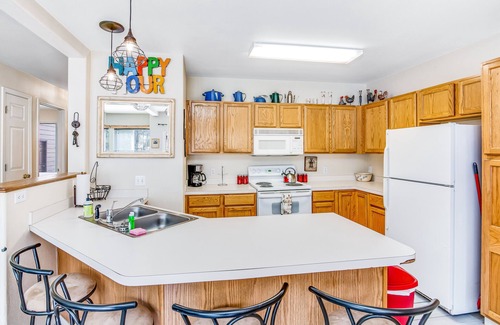 McCall Condo | Well-located condo with private patio & access to tennis, shared pool, & hot tub