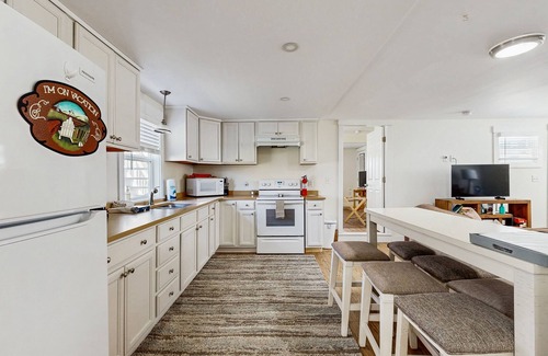Boothbay Harbor House | Well-located, dog-friendly home - walk to footbridge & Barrett Park