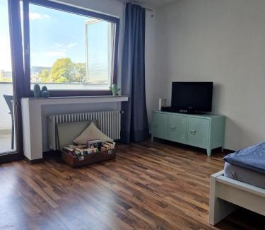 Derendorf Apartment | Well located flat with balcony