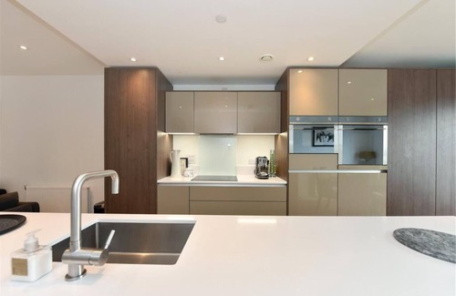 Peninsula Apartment | Well located, quiet specious 2 bedroom 2 bathroom with large sun terrace