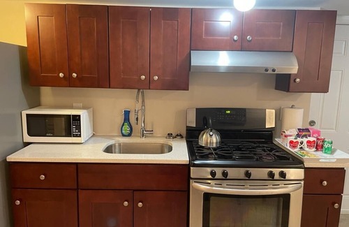 Queens House | Well maintained 2 bedroom minutes away from JFK airport