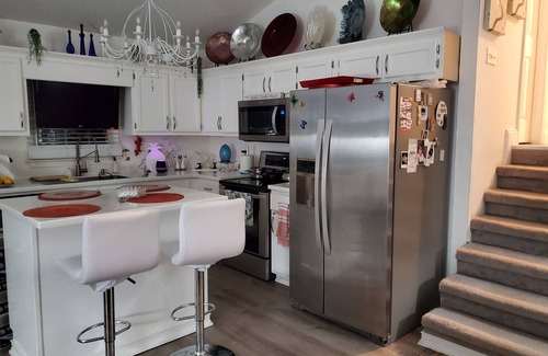 White Apartment | Well remodeled Diamond apartment with European touches