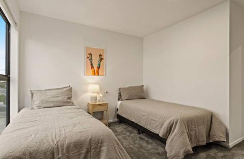 Mount Albert House | Well-styled Vibrant 2 Bed Home