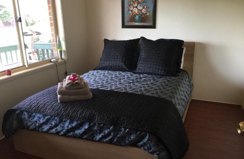 Kanahooka House | Wellness Stay in Private Home near beaches, rainforest and South Coast, 2 rooms booked separately