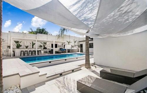 Woodland Hills Villa | Wellness Villa Resort