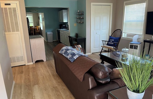 Wells House | Wells Charmer 2 Bed close to Wells Beach, Restaurants, AC, WiFi. nSleeps 6, Deck