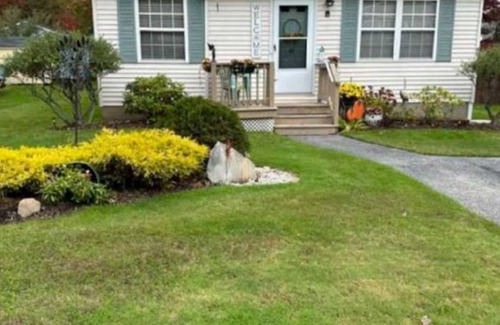 Wells House | Wells Charmer 2 Bed close to Wells Beach, Restaurants, AC, WiFi. nSleeps 6, Deck