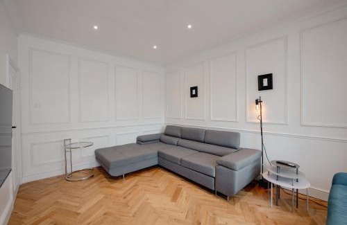 Alperton House | Wembley London lovely 6 bed House sleeps up to 14