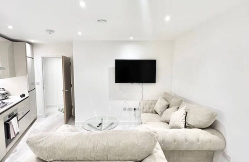 Barnhill Apartment | Wembley Stadium- Modern First Floor Apartment