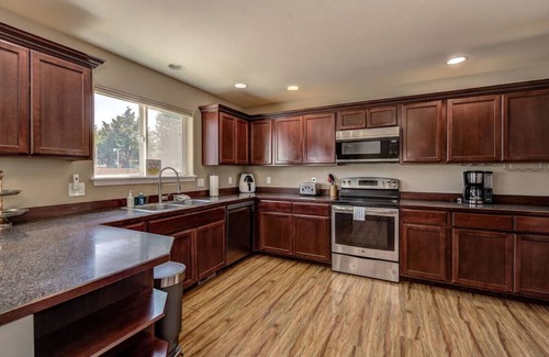 Monitor House | Wenatchee Stay w/ Pool & Hot Tub