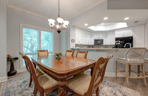 Palmetto Dunes Condo | Wendover Dunes 8139 - 2 Master Bedrooms/Master Baths - Screened Verandah