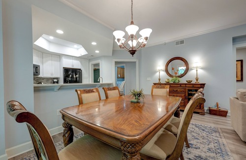 Palmetto Dunes Condo | Wendover Dunes 8139 - 2 Master Bedrooms/Master Baths - Screened Verandah