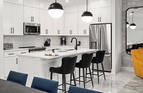 Florida Center House | Wendy's Wing | Gorge Villa w/Pirate BR, Grand Suites & PVT Pool - Near Airport