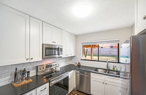 Woodway House | Wendy’s Hideaway - 12 min from Magnolia & Baylor