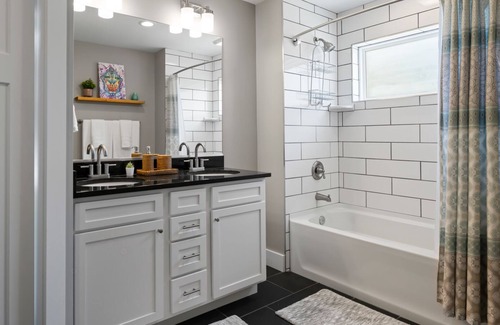 Oakley House | Wentworth Hilltop- Minutes to Asheville!