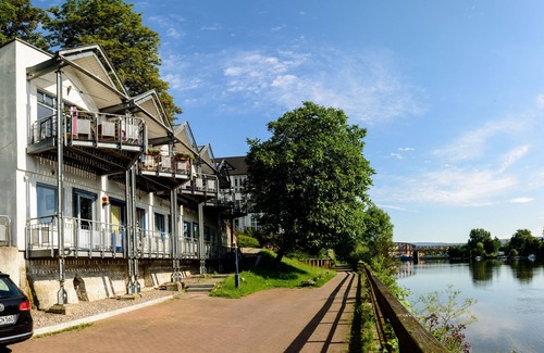 Hamelin House | Weserwohnung - boat house holiday on the banks of the river Weser