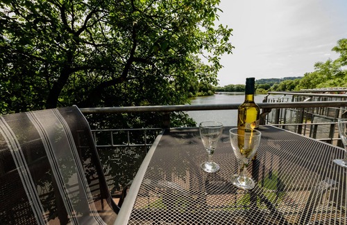 Hamelin House | Weserwohnung - boat house holiday on the banks of the river Weser