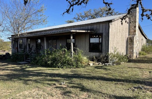 Bandera Bed & Breakfast | West 1077 Guest Ranch- Hackberry Room 10