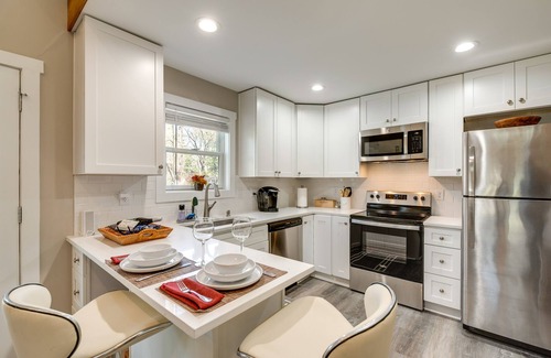 Atlanta Apartment | West Atlanta Craftsman Studio with Front Yard!