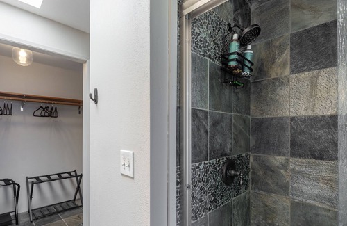Oak Harbor House | West Beach Lookout - Dog Friendly