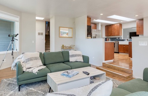 Oak Harbor House | West Beach Lookout - Dog Friendly