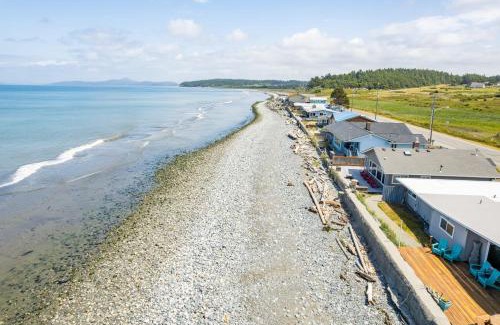 Oak Harbor House | West Beach Wonderland by AvantStay Waterfront