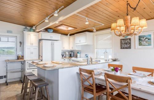 Oak Harbor House | West Beach Wonderland by AvantStay Waterfront
