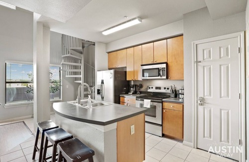 West Campus Apartment | West Campus Triple Homes Walk to UT Austin, SXSW Venue, Zilker Park & Downtown