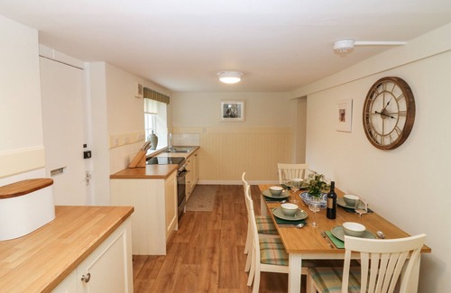 Cupar Cottage | WEST COTTAGE - TARVIT, pet friendly, with open fire in Cupar, Fife