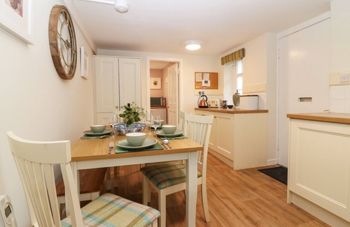 Cupar Cottage | WEST COTTAGE - TARVIT, pet friendly, with open fire in Cupar, Fife