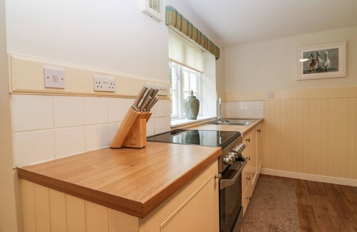 Cupar Cottage | WEST COTTAGE - TARVIT, pet friendly, with open fire in Cupar, Fife