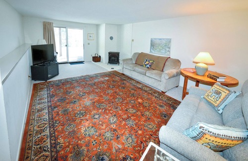 Grantham Condo | West Cove Condo in Eastman