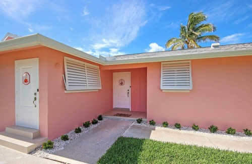 Tradewinds Cottage | West End Paradise Unit Scallop 5 - One bedroom suite w/water views