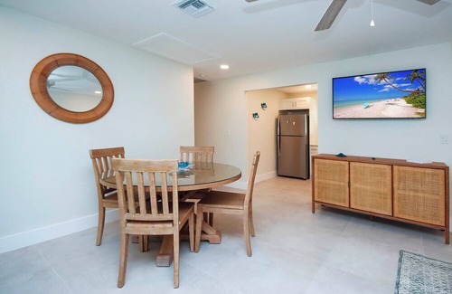 Tradewinds Cottage | West End Paradise Unit 3 Fish 6 - One bedroom suite w/water views