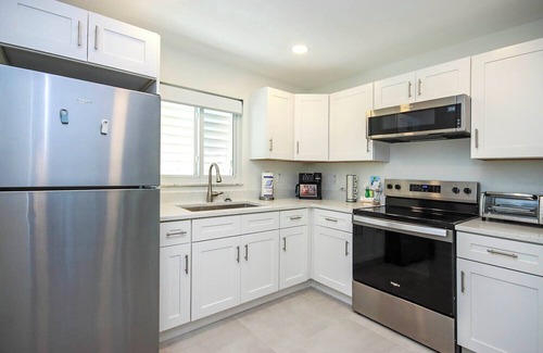 Tradewinds Cottage | West End Paradise Unit 3 Fish 6 - One bedroom suite w/water views