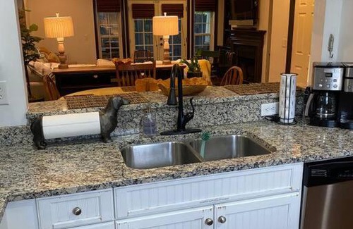 Greenville Downtown Villa | West End Townhouse steps from Main St & Falls Park