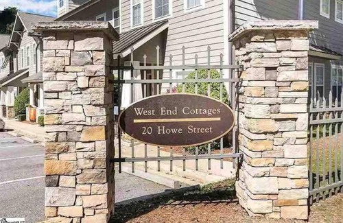 Greenville Downtown Villa | West End Townhouse steps from Main St & Falls Park