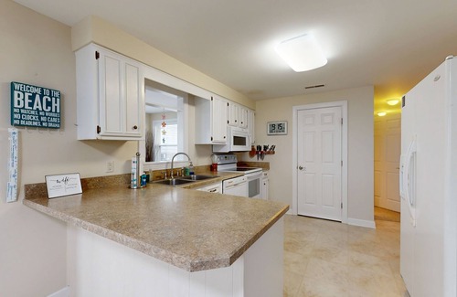 Worcester County House | West Fenwick home w/deck, patio, firepit, balcony & grill