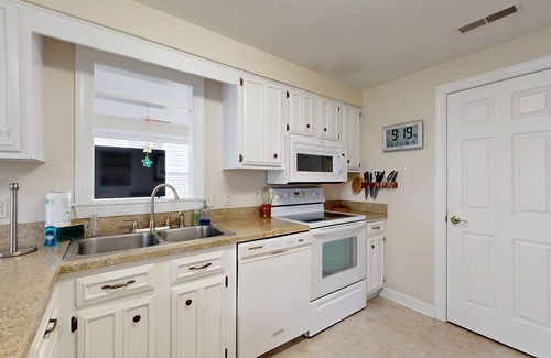 Worcester County House | West Fenwick home w/deck, patio, firepit, balcony & grill