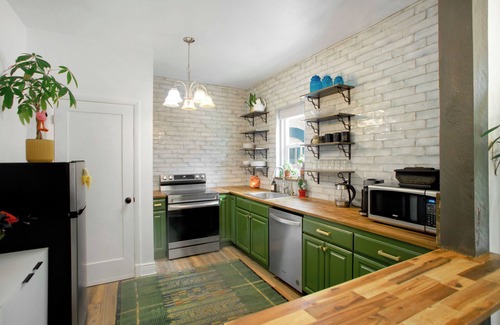 Berkeley House | West Highlands Charmer- a 2-bedroom bungalow in walkable N Denver!
