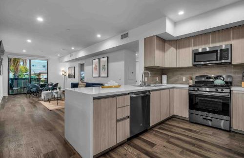 Beverly Grove Apartment | West Hollywood 3 Bedroom 3 Bath