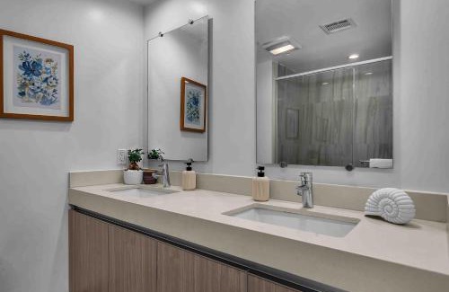Beverly Grove Apartment | West Hollywood 3 Bedroom 3 Bath